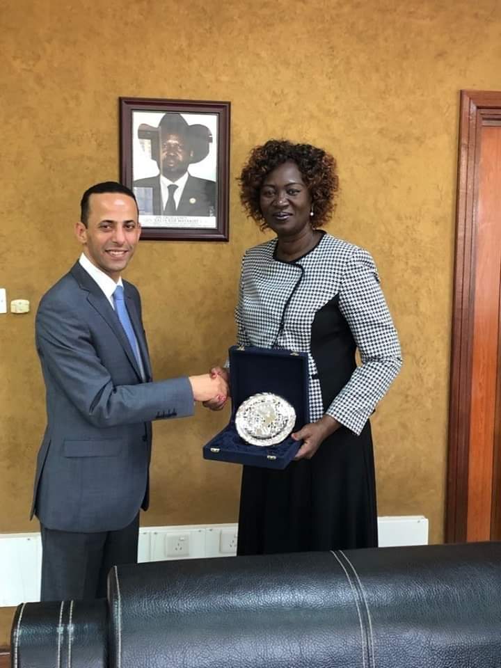 السفير المصري الجديد لدى جنوب سودان يلتقي وزيرة الخارجية
