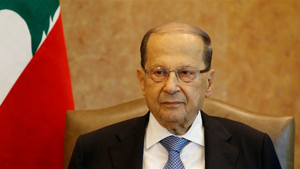 الرئيس اللبناني يقبل استقالة الحريري ويطلب منه تصريف الأعمال
