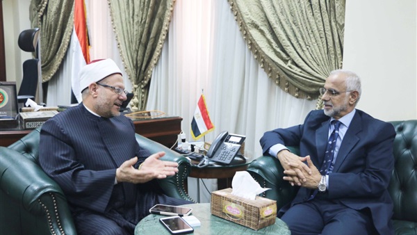 المفتي يودع سفير سلطنة عمان بالقاهرة قبيل تسلم مهام منصبه