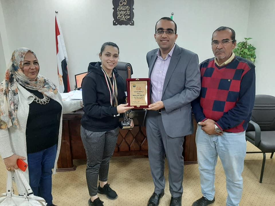 محافظة الإسماعيلية تكرم طالب كلية الهندسة الحائز على جائزة أقوى ناشئي في العالم