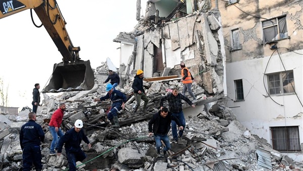 ارتفاع حصيلة ضحايا زلزال ألبانيا إلى 676 قتيلا ومصابا