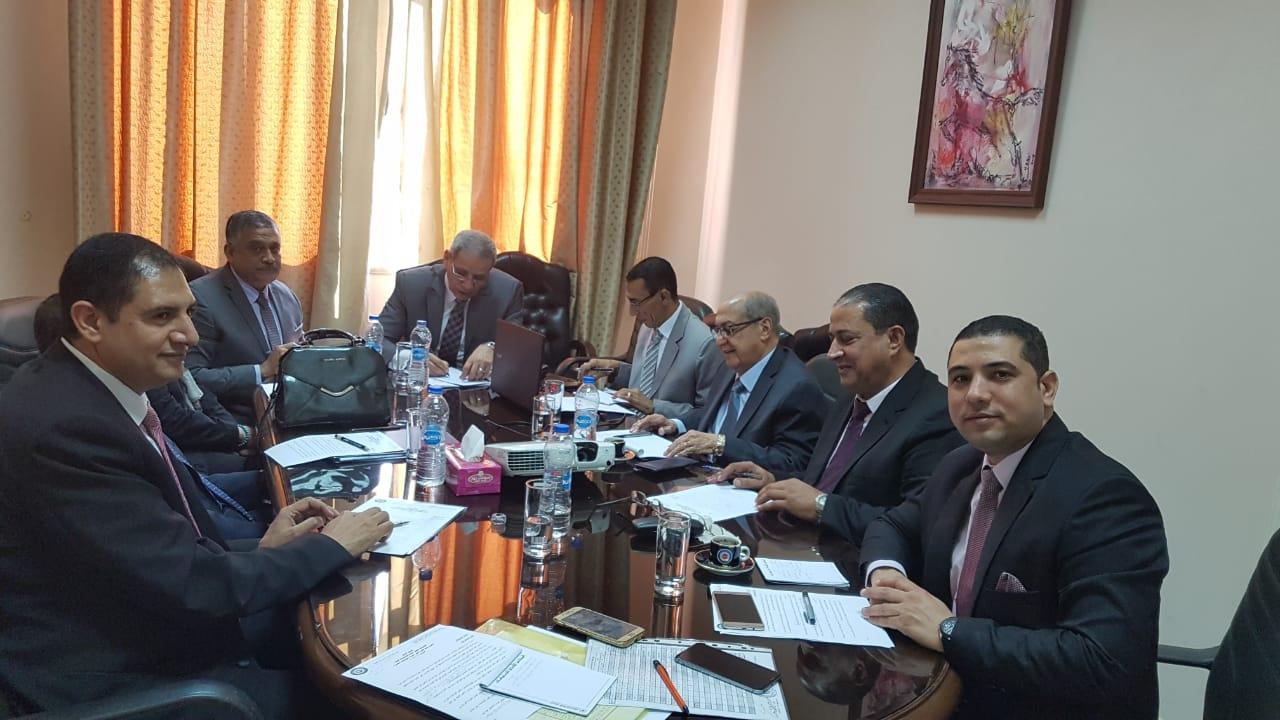 جامعة المنيا تعرض خطتها أمام اللجنة العليا  لمحو الأمية وتعليم الكبار بالمجلس الأعلى للجامعات