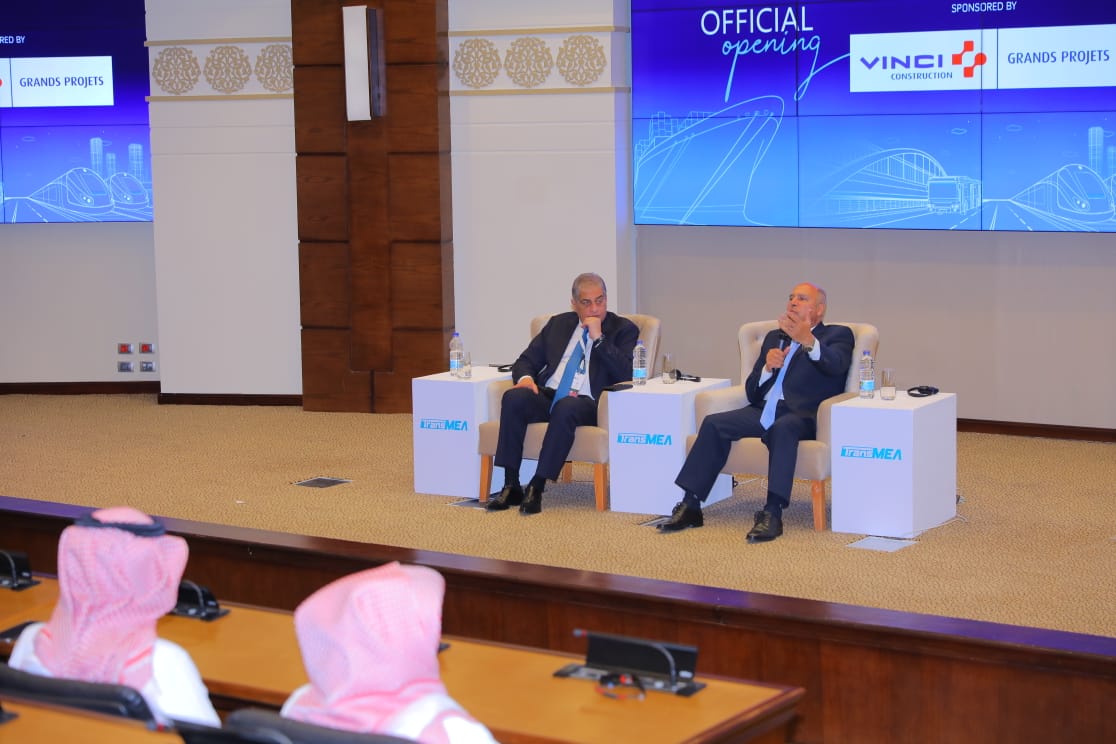 الوزير: غدا.. وصول ١٠ جرارات من صفقة توريد وتصنيع ١١٠ وإعادة تأهيل ٨١ أخرين 
