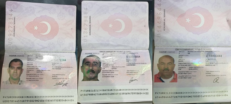 سرية تابعة للجيش الليبي تجر سفينة تركية الى ميناء رأس الهلال للتفتيش
