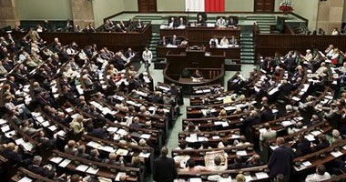 برلمان بولندا يمرر قانوناً لمعاقبة القضاة المناهضين للإصلاحات القضائية 