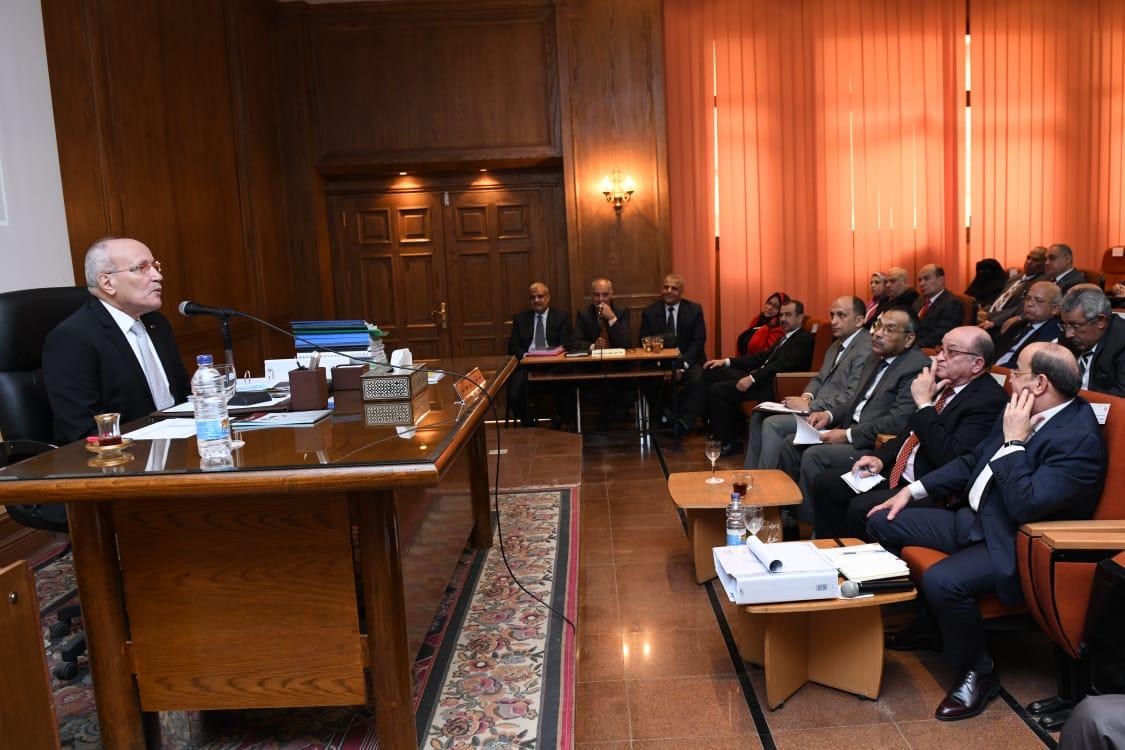 إيراداتها 13.185 مليار جنيها.. العصار يناقش مع شركات الإنتاج الحربي موازنة العام المالي