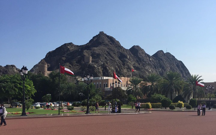 سلطنة عمان على أجنحة الشعر والقصة والجبال