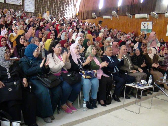 رئيس جامعة جنوب الوادى يشهد فعاليات حملة مناهضة العنف ضد المرأة