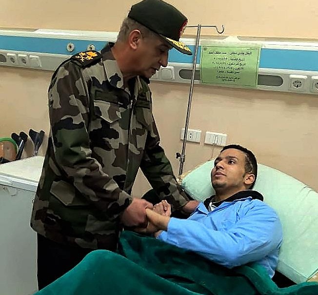 وزير الدفاع يزور المرضى ومصابي القوات المسلحة في المجمع الطبى بكوبرى القبة