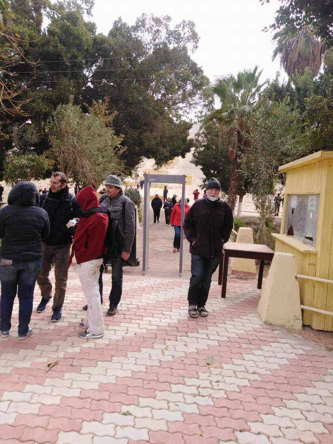 وفد سياحي متعدد الجنسيات يزور آثار بني حسن بالمنيا
