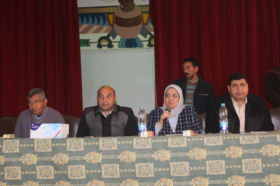 100 مليون صحة ندوة توعوية للعاملين بـمجلس مدينة مطاي بالمنيا 

