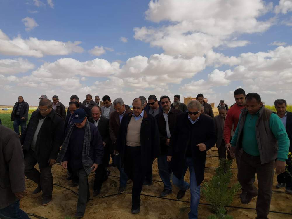 وزير الزراعة ومحافظ المنيا يتفقدا مزرعة ل٤ محاصيل بمشروع المليون ونصف فدان 