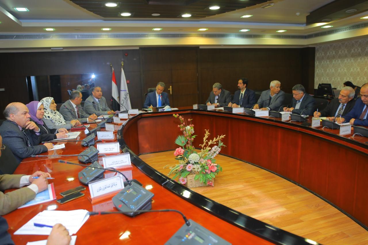 وزير النقل: ننفذ 6 محاور كبرى على النيل فى صعيد مصر تساهم في ربط الطرق الرئيسية شرق وغرب