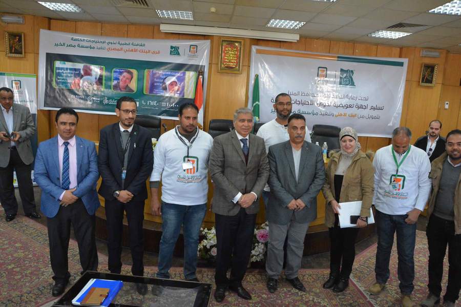  محافظ المنيا يٌسلم سماعات طبية ل 20 من ذوى الاحتياجات الخاصة
