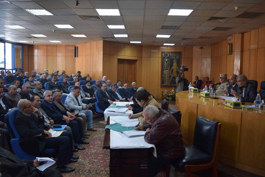  محافظ المنيا يوجه بتكثيف حملات إزالة التعديات ورفع الإشغالات وتطبيق القانون