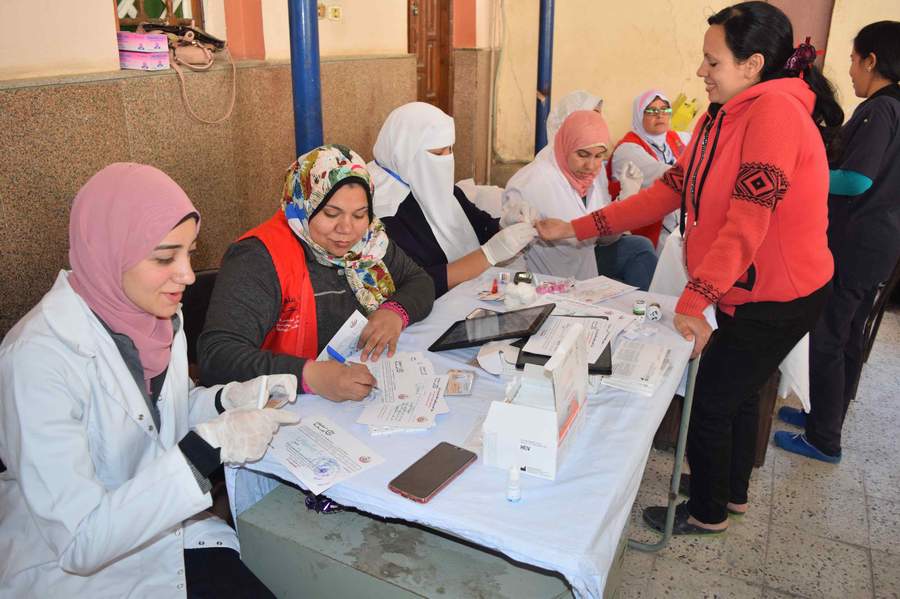 توقيع الكشف الطبي على 688 الف مواطن بمبادرة (100 مليون صحة) بالمنيا
