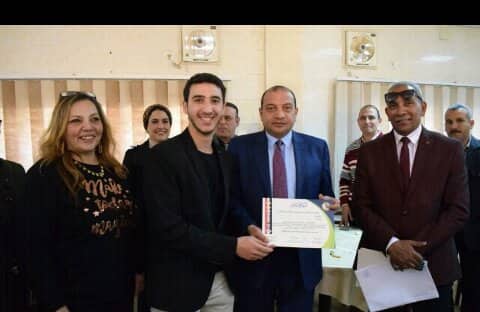 رئيس جامعة بني سويف يكرم طلاب وطالبات كلية السياحة والفنادق المشاركين في تنظيم البطولة العربية 