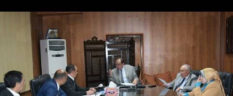 رئيس جامعة بنى سويف يناقش استعداد مركز الانتاج لاستقبال شهر رمضان 