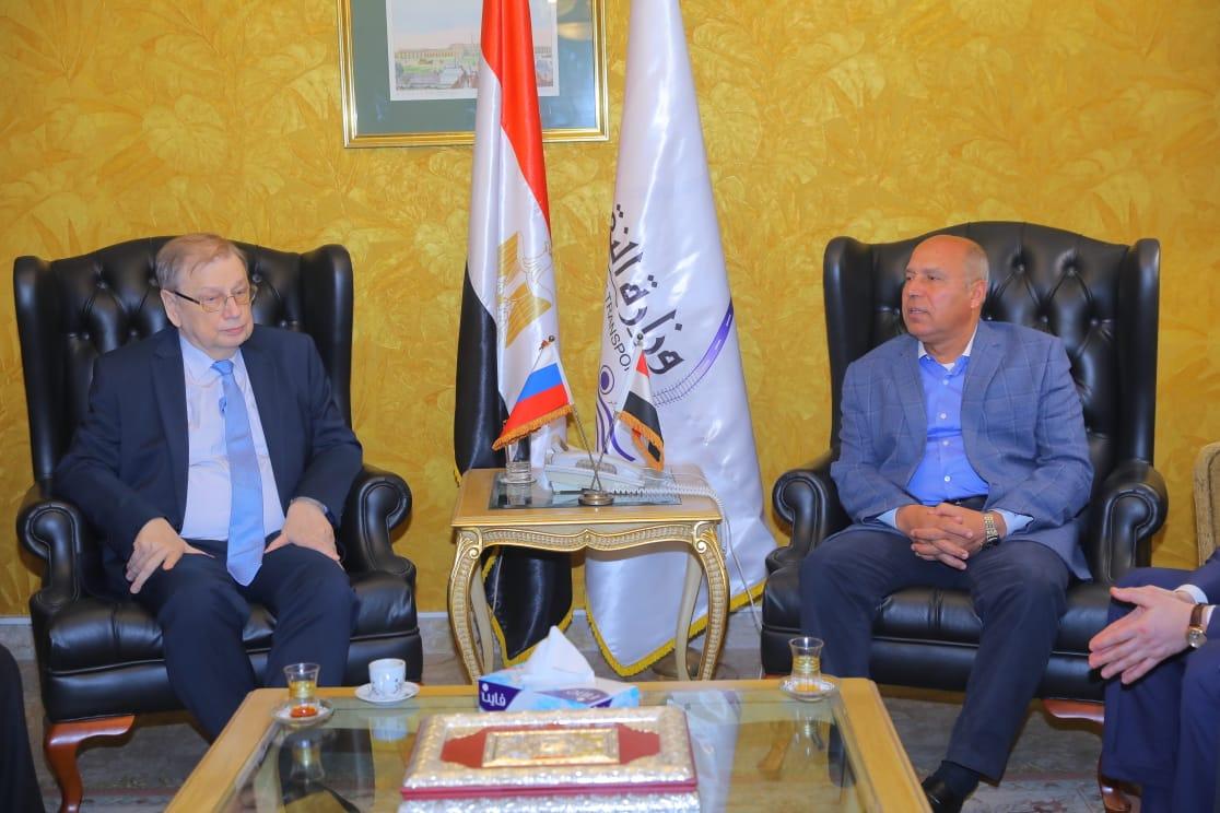 وزير النقل يبحث مع السفير الروسي متابعة وتنفيذ توريد وتصنيع 1300 عربة سكك حديدية 