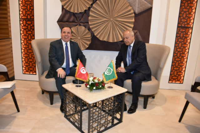 أبو الغيط يبحث مع وزير خارجية تونس أهم الموضوعات المطروحة على جدول أعمال القمة العربية
