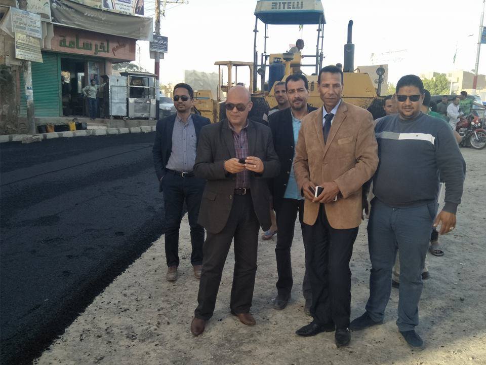 بدء أعمال الرصف بـ 3 شوارع رئيسية فى مدينة سمالوط بالمنيا 