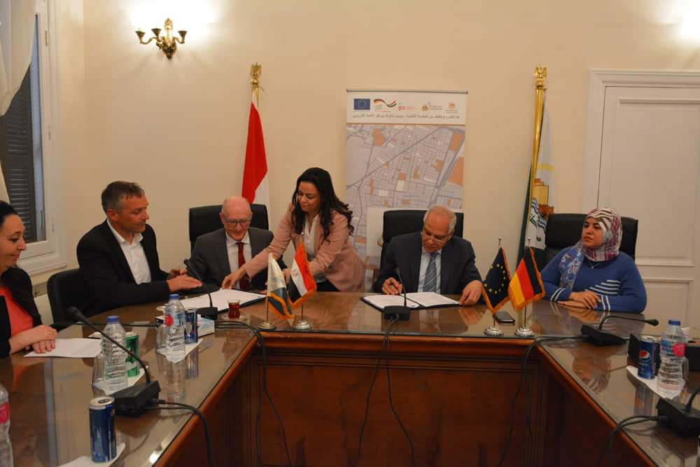  محافظ الجيزة يوقع بروتوكولًا مع الوكالة الالمانية لتطوير البنية التحتية بــ 3 مناطق شعبية