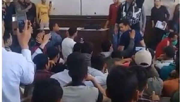 بعد وقف أستاذ جامعة الازهر.. 
