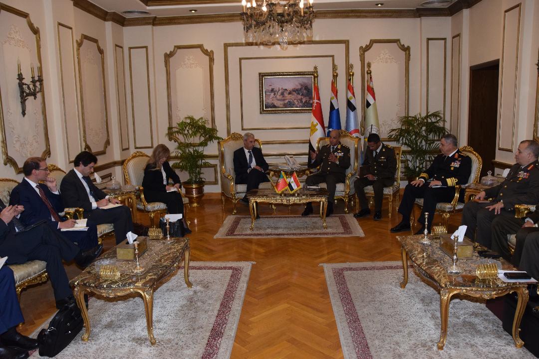 وزير الدفاع يبحث مع نظيره البرتغالي تعزيز التعاون العسكرى والقضايا ذات الاهتمام المشترك