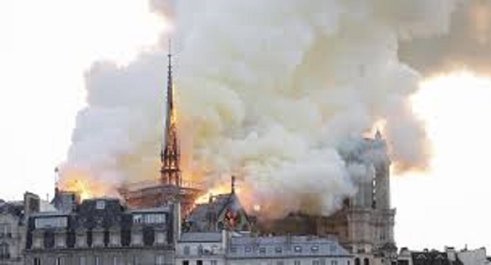 الديلي ميل: أعمال الترميم قد تكون وراء حريق كاتدرائية نوتردام 