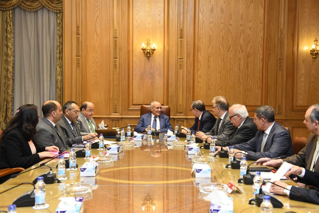 وزير الدولة للإنتاج الحربي يبحث مع وفد شركة 