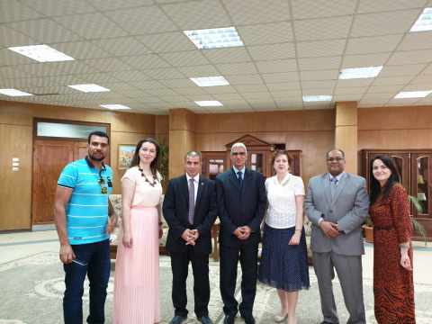 رئيس جامعة جنوب الوادى يستقبل وفد جامعة 