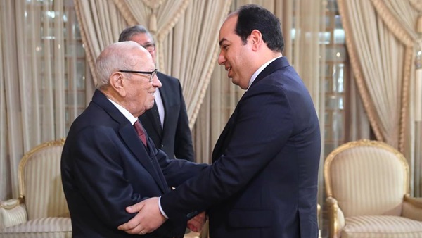 السبسي يستقبل معيتيق ويجدد تمسك تونس بالحل السياسي للأزمة الليبية
