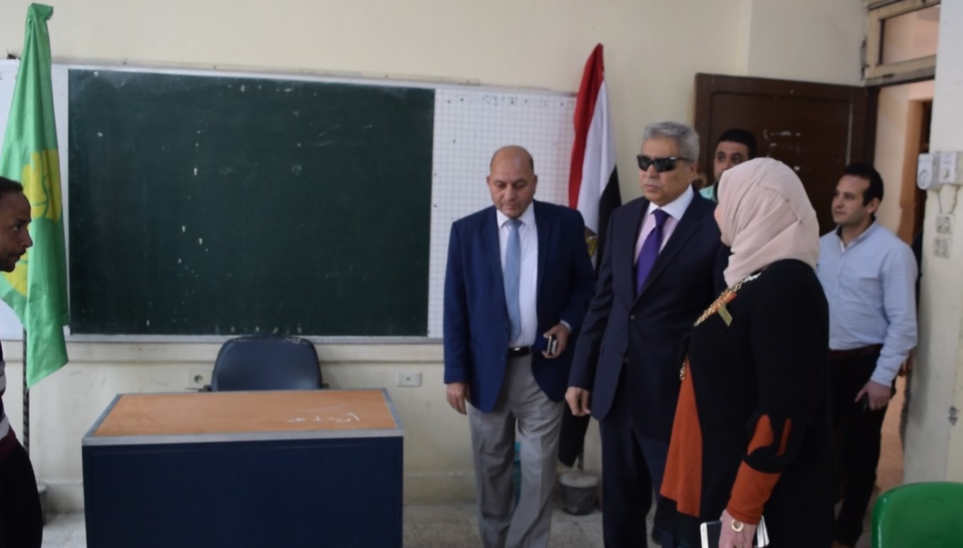 محافظ المنيا يتفقد عددا من اللجان والمقرات الانتخابية