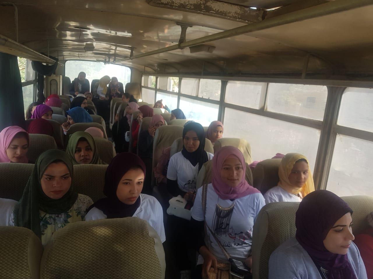 جامعة المنيا تخصص اتوبيسات لنقل الطلاب المغتربين بالمدن الجامعية للتصويت علي تعديل الستور