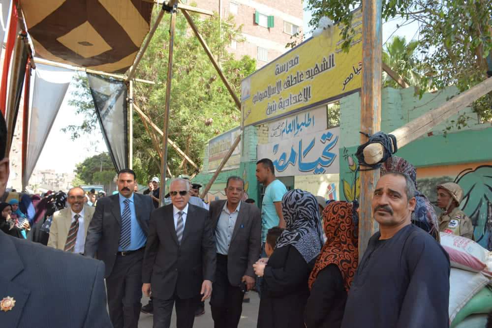 بالصور.. محافظ الجيزة يتفقد  لجان الاستفتاء على التعديلات الدستورية  بالبدرشين والحوامدية