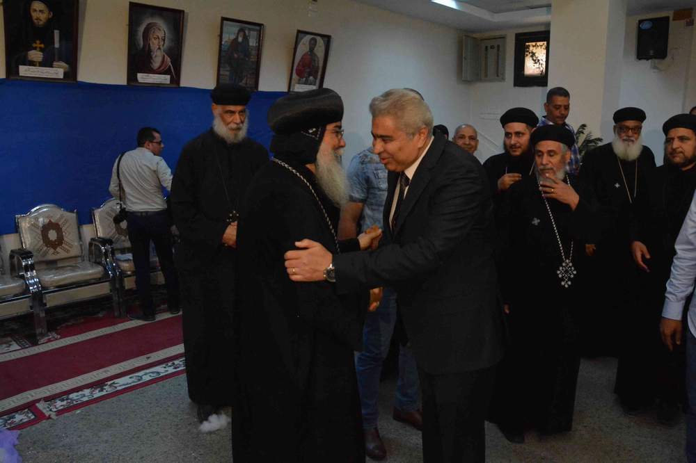  الانبا مكاريوس يشيد بالأمن والسلام ويؤكد: المنيا قلب مصر النابض 