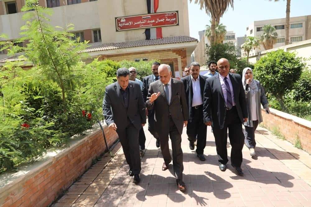 بالصور.. محافظ الجيزة يتفقد لجان امتحانات الاعدادية ببولاق والدقى