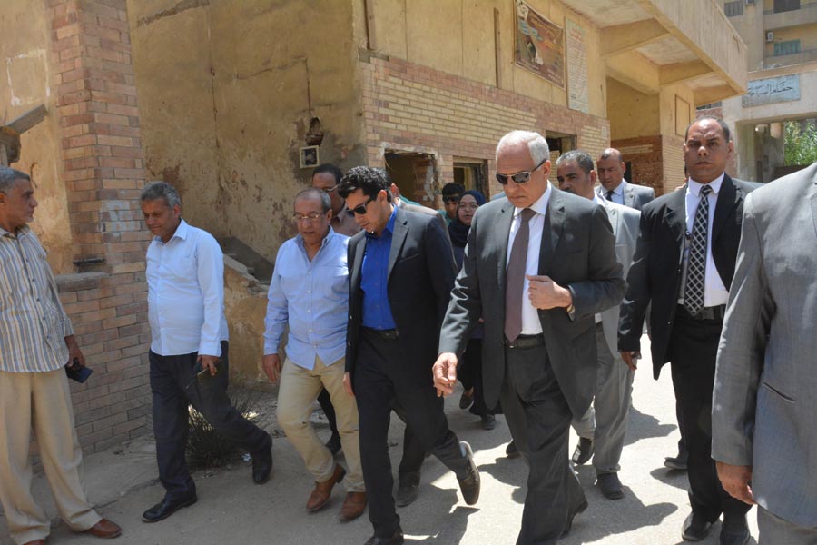 بالصور.. وزير الشباب ومحافظ الجيزة يتفقدان مركزى شباب الوفاء والصفا