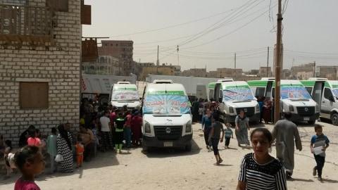 صحة المنيا توقع الكشف الطبي على 1624 حالة خلال قافلة بسمالوط 