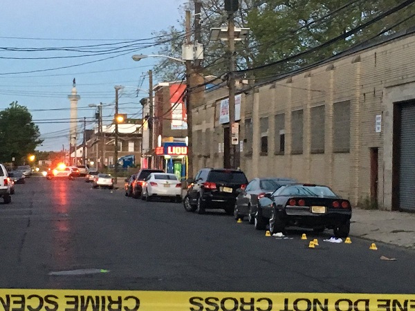 إصابة 10 أشخاص بينهم حالة خطيرة جراء حادث إطلاق نار بنيوجيرسي الأمريكية