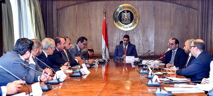 وزارتى التجارة والصناعة والمالية تبحثان مع المجالس التصديرية تسويات المصدرين من برنامج رد الأعباء 