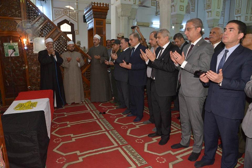  محافظ المنيا يشارك في صلاة جنازة مدير أمن أسيوط 