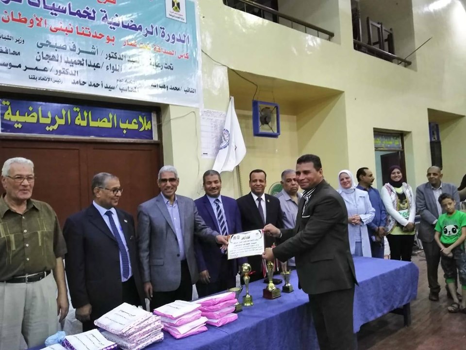 رئيس جامعة جنوب الوادى يشهد ختام الدورة الرمضانية لخماسيات كرة القدم

