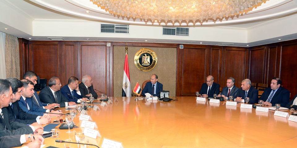 عمرو نصار يجتمع مع أعضاء مجلس التجارة والصناعة.. ويؤكد ضم ممثلين لمجتمع الأعمال لإشراك القطاع الخاص في عملية اتخاذ القرار