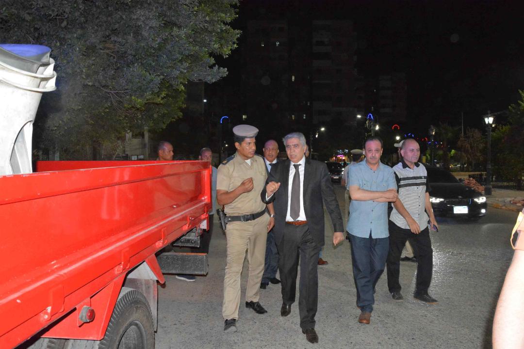 محافظ المنيا يشُرف على حملة لإزالة ورفع الاشغالات والمخالفات

