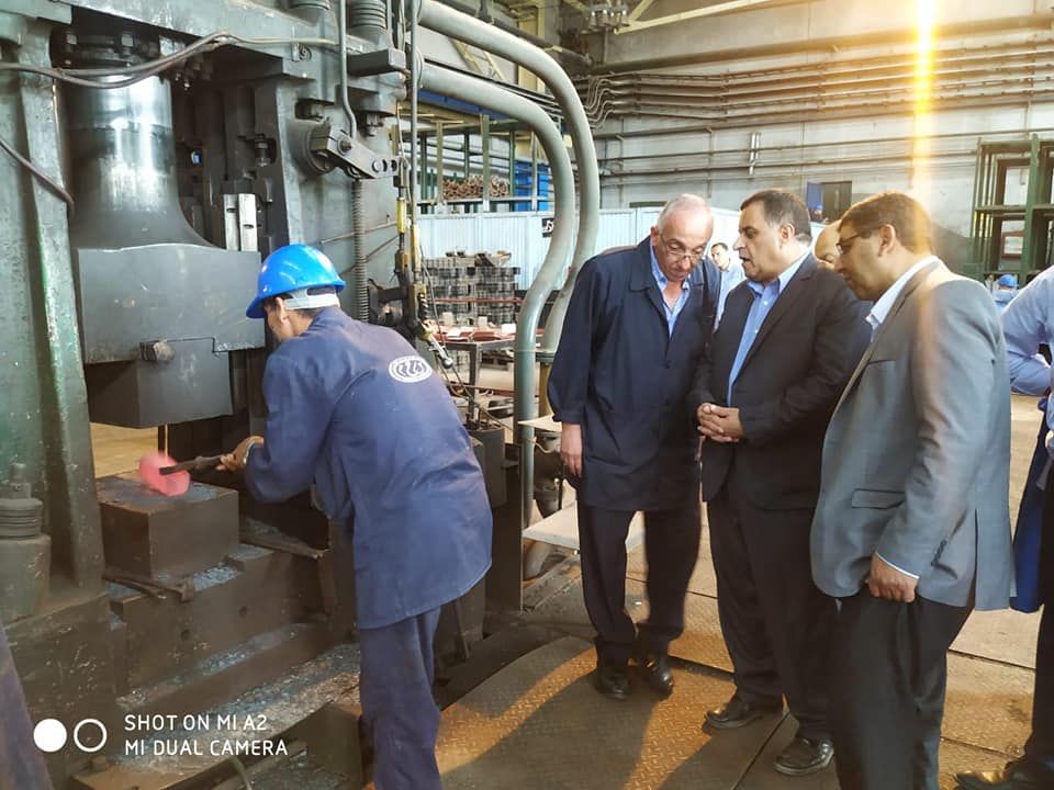 رئيس السكك الحديدية يتفقد مواقع العمل وورش الصيانة بمنطقة غرب الدلتا