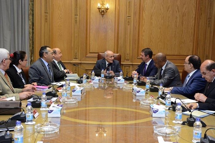 العصار يبحث وفد شركة 