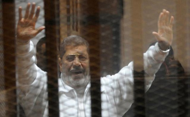 إتمام دفن محمد مرسي وسط إجراءات أمنية مشددة بحضور أسرته ومحاميه