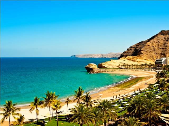 تدشين مبادرة استراتيجية عمانية لتشجيع الاستثمار السياحي