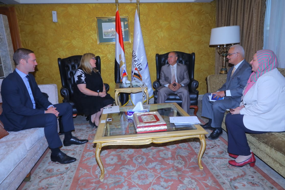 الوزير يبحث مع سفيرة سلوفينيا تعزيز التعاون المشترك ويدعو شركات بلادها لزيارة القاهرة